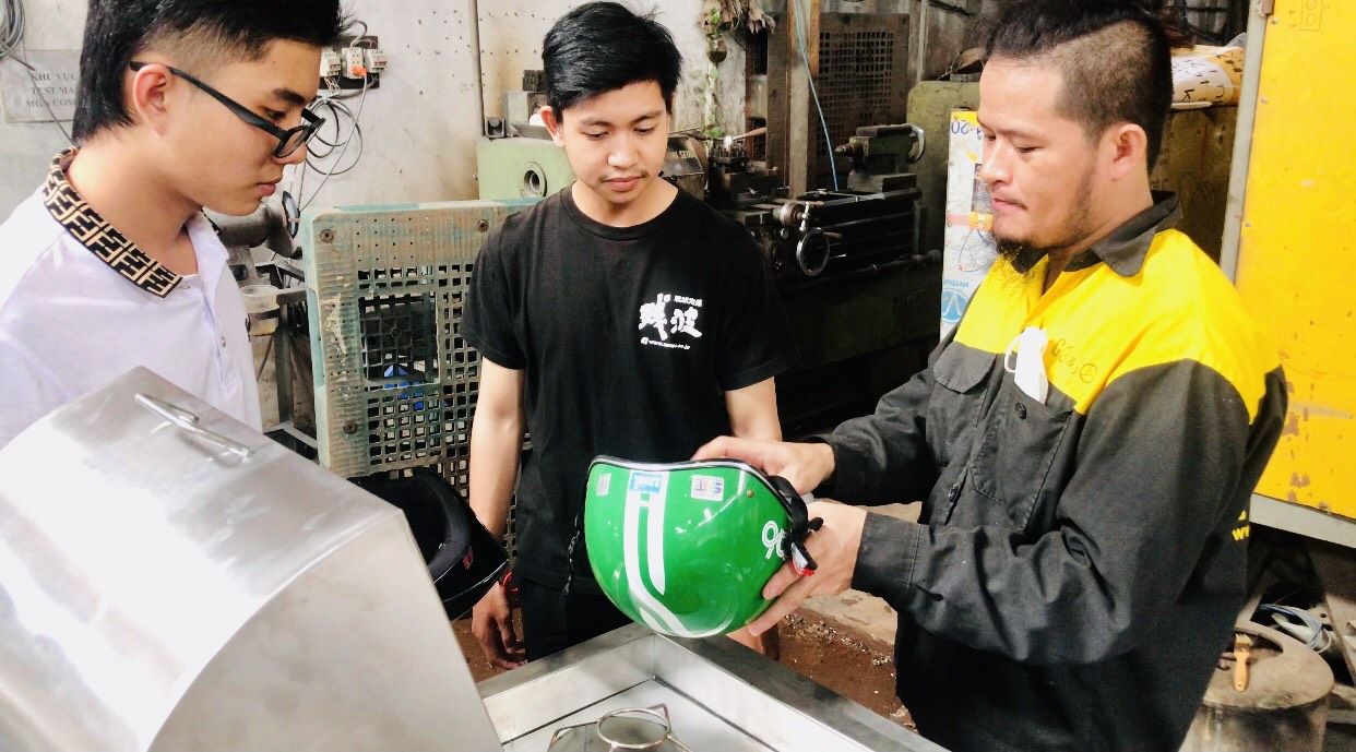 Kỹ thuật GO&GO cho mũ bảo hiểm vào khoang máy giặt mũ tự động
