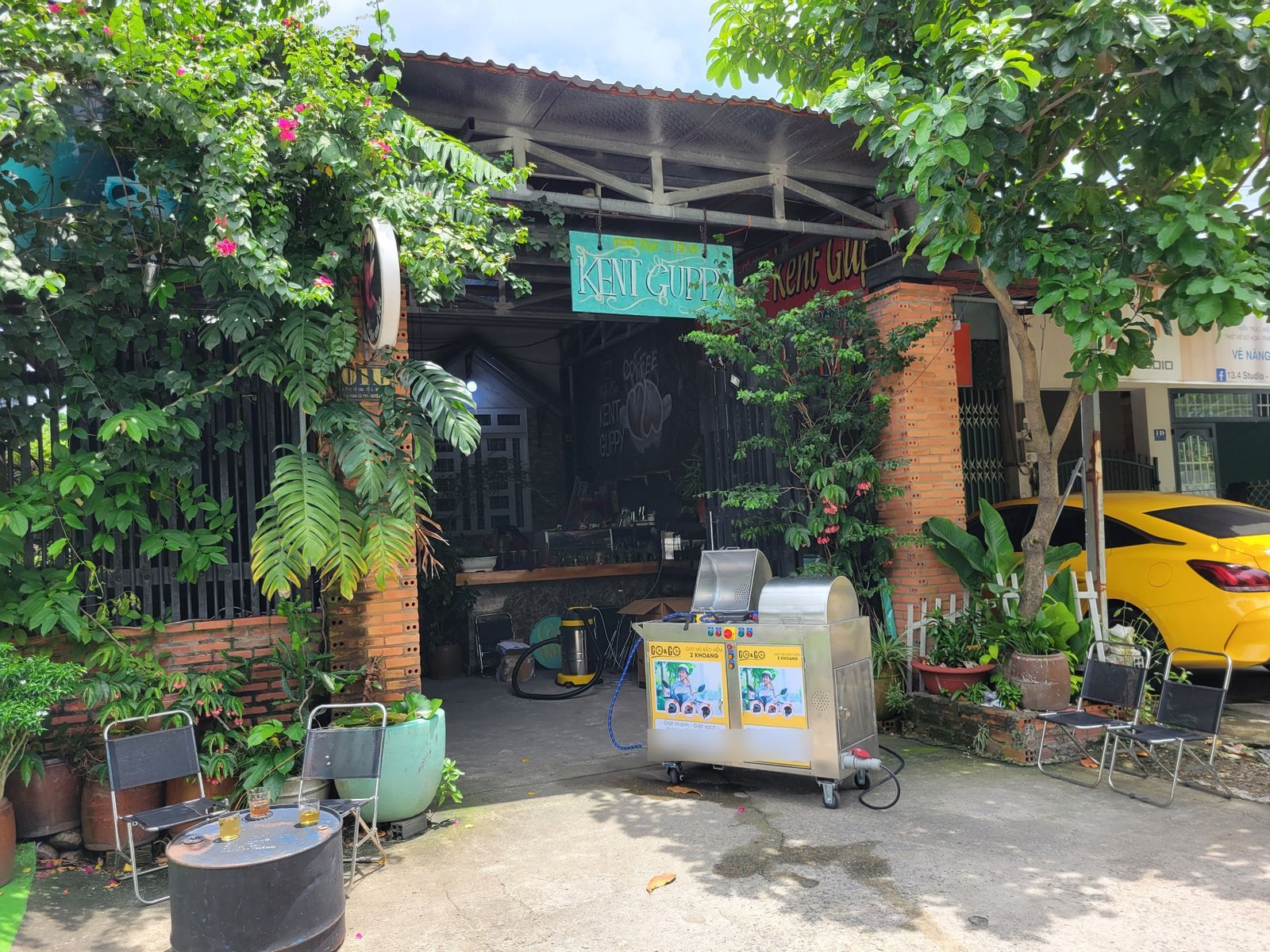 Máy giặt mũ bảo hiểm tự động GO&GO 2 khoang đặt trước quán cà phê